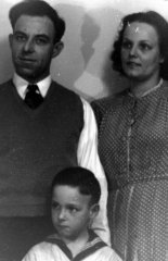 Uncle Art_Aunt Gladys_Art Jr.JPG